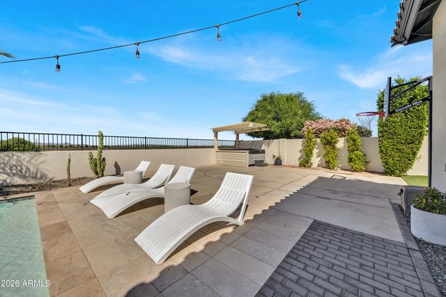 7126 S PORTLAND Avenue, Gilbert, AZ 85298