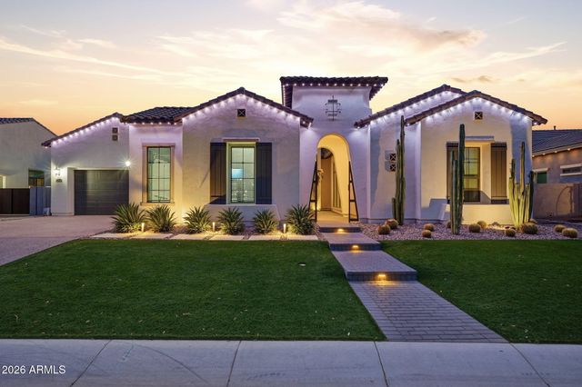 7126 S PORTLAND Avenue, Gilbert, AZ 85298