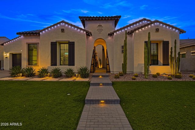 7126 S PORTLAND Avenue, Gilbert, AZ 85298