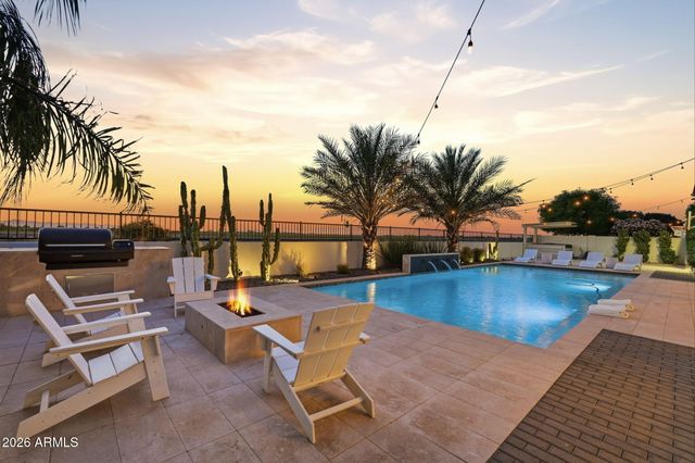 7126 S PORTLAND Avenue, Gilbert, AZ 85298