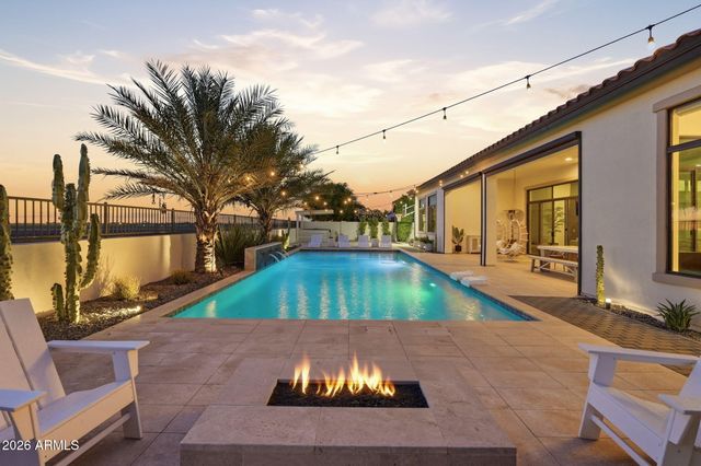 7126 S PORTLAND Avenue, Gilbert, AZ 85298