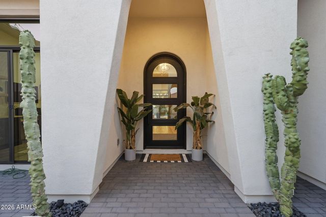 7126 S PORTLAND Avenue, Gilbert, AZ 85298