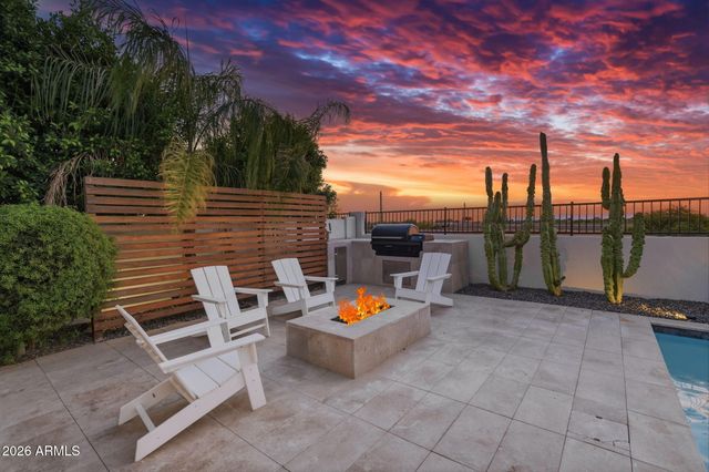 7126 S PORTLAND Avenue, Gilbert, AZ 85298