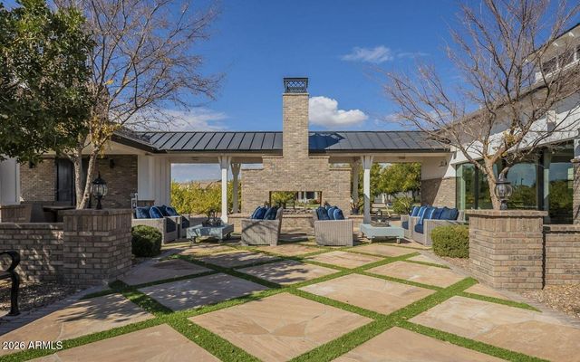 7126 S PORTLAND Avenue, Gilbert, AZ 85298