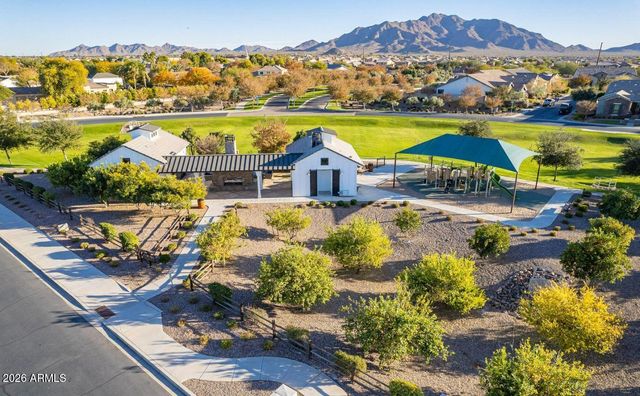 7126 S PORTLAND Avenue, Gilbert, AZ 85298