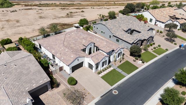 7126 S PORTLAND Avenue, Gilbert, AZ 85298