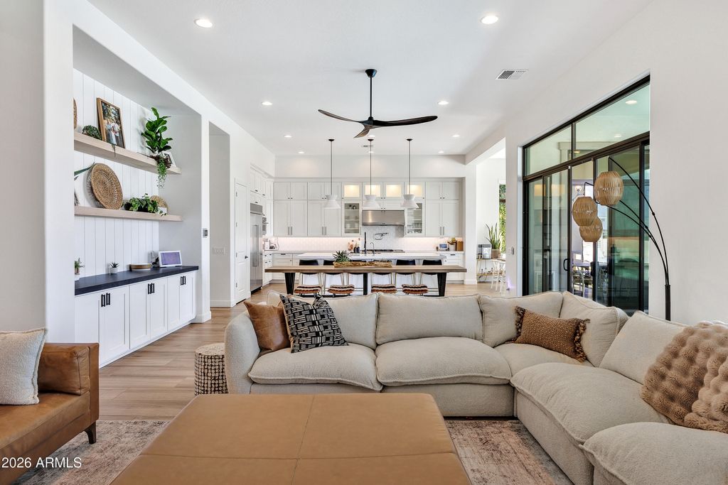 Image 13 of property listing at 7126 S PORTLAND Avenue, Gilbert, AZ 85298