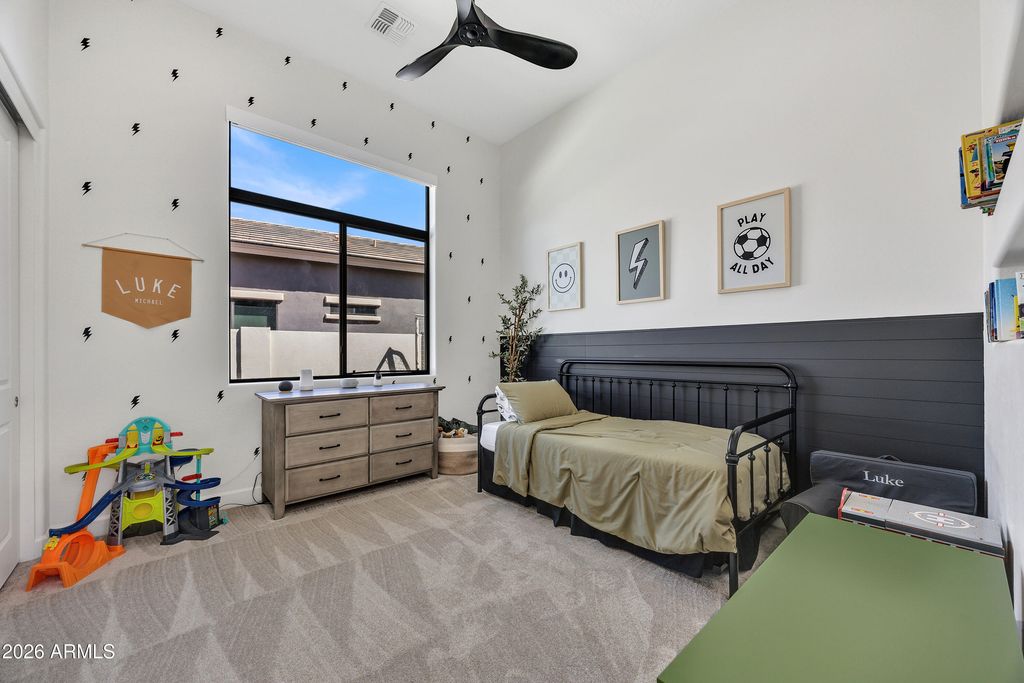 Image 45 of property listing at 7126 S PORTLAND Avenue, Gilbert, AZ 85298