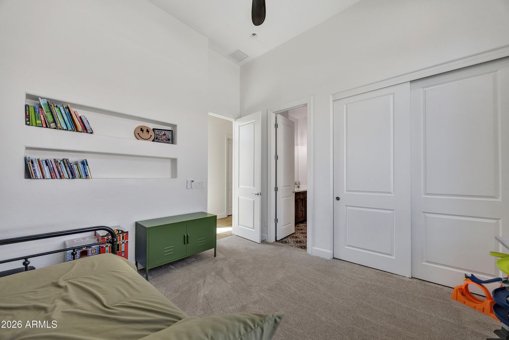 Image 46 of property listing at 7126 S PORTLAND Avenue, Gilbert, AZ 85298