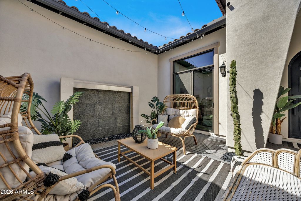 Image 5 of property listing at 7126 S PORTLAND Avenue, Gilbert, AZ 85298