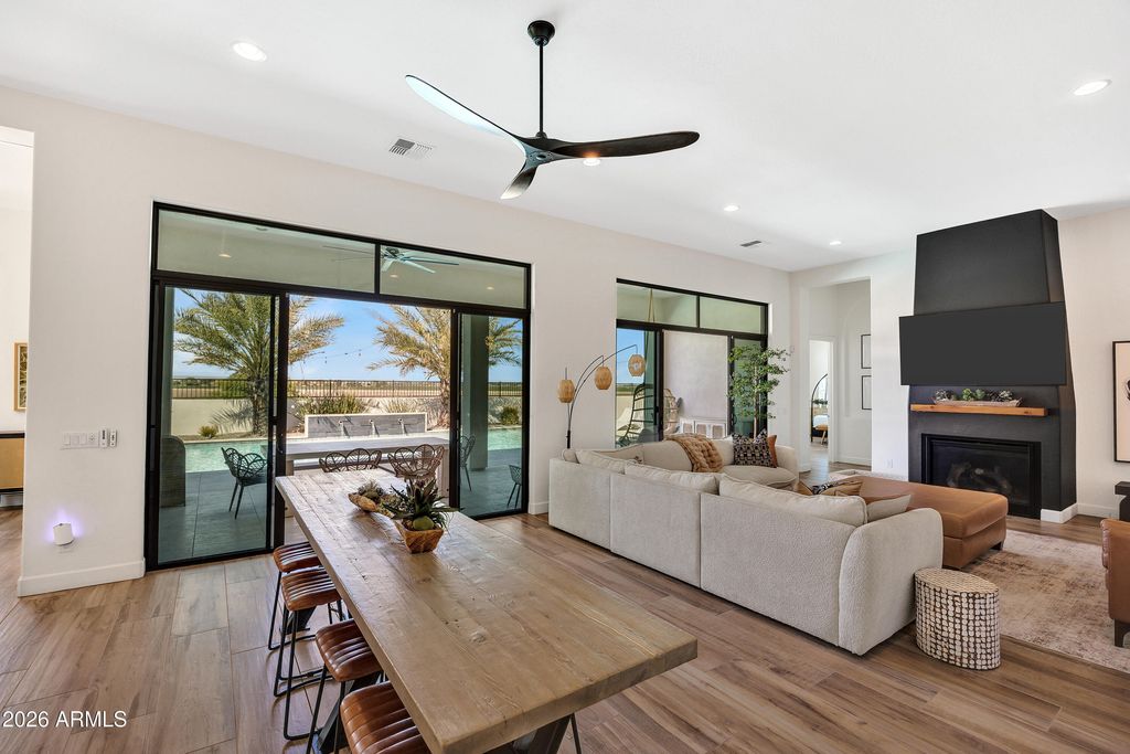 Image 53 of property listing at 7126 S PORTLAND Avenue, Gilbert, AZ 85298