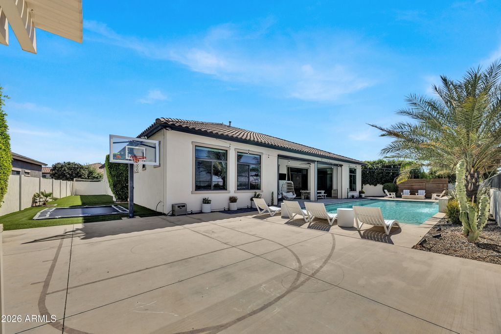 Image 63 of property listing at 7126 S PORTLAND Avenue, Gilbert, AZ 85298