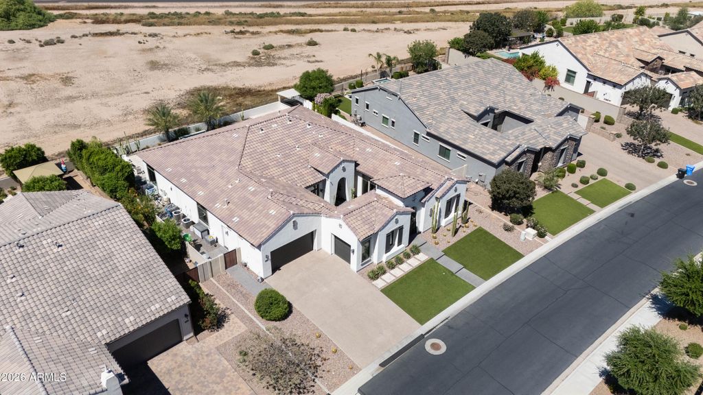 Image 90 of property listing at 7126 S PORTLAND Avenue, Gilbert, AZ 85298
