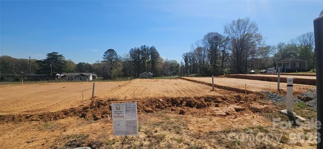 1215 Signal Avenue, Gastonia, NC 28052