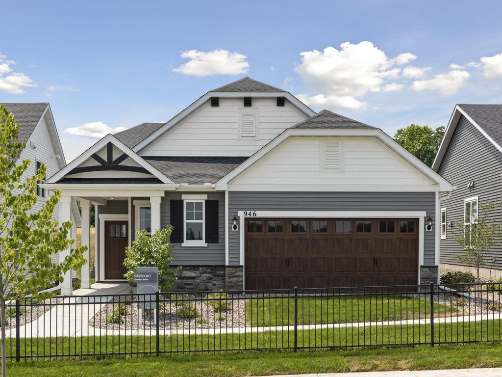 946 Goldfinch Street, Chaska, MN 55318