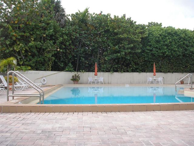 8129 SW 87th Ter, Miami, FL 33143