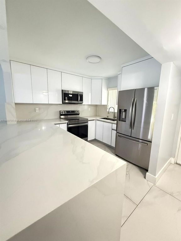 2680 W 76Th ST 104, Hialeah, FL 33016