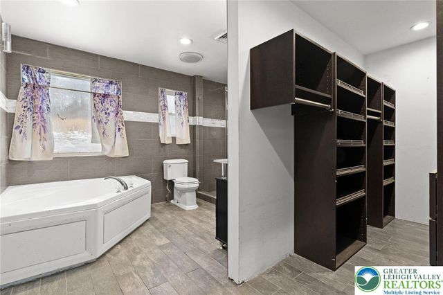 1299 Glade Drive South, Tunkhannock Twp, PA 18334