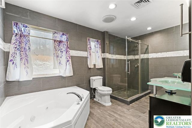 1299 Glade Drive South, Tunkhannock Twp, PA 18334