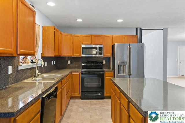 1299 Glade Drive South, Tunkhannock Twp, PA 18334