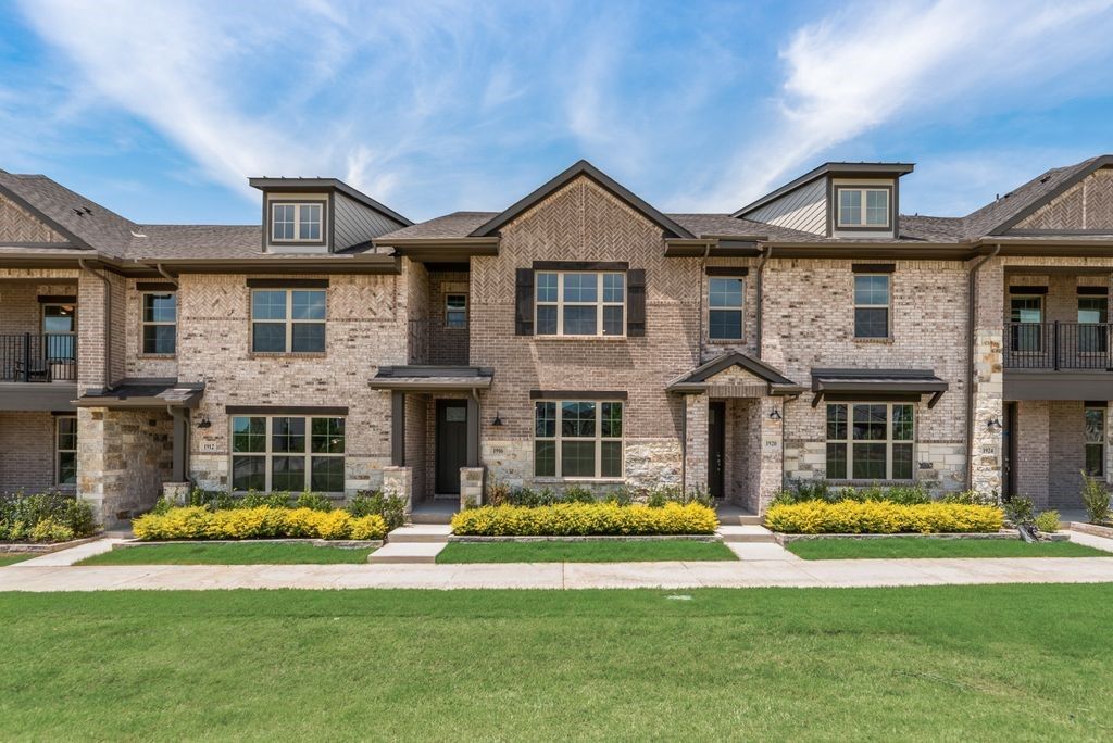 1916 Watermark Mews, Rowlett, TX 75088