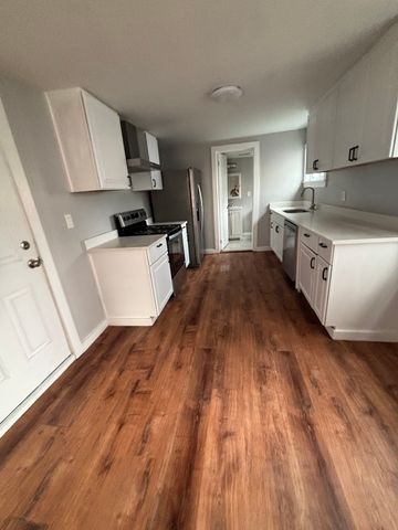46 Cottage St, New Bedford, MA 02740