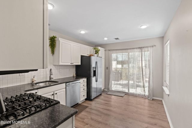 11 Decoy Lane 1000, Freehold, NJ 07728