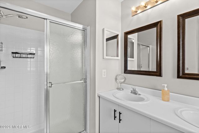 11 Decoy Lane 1000, Freehold, NJ 07728