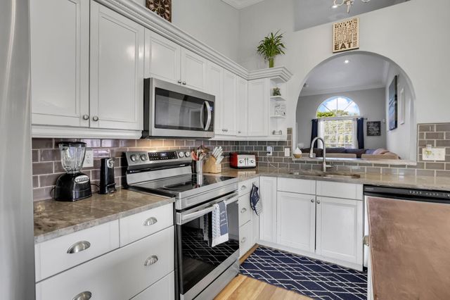 1200 Grandview Circle, Royal Palm Beach, FL 33411
