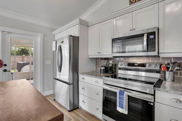 1200 Grandview Circle, Royal Palm Beach, FL 33411