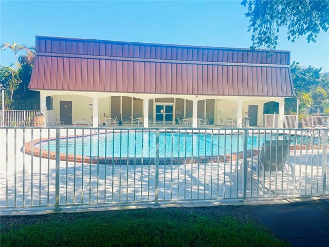 500 NE 2nd St 420, Dania Beach, FL 33004