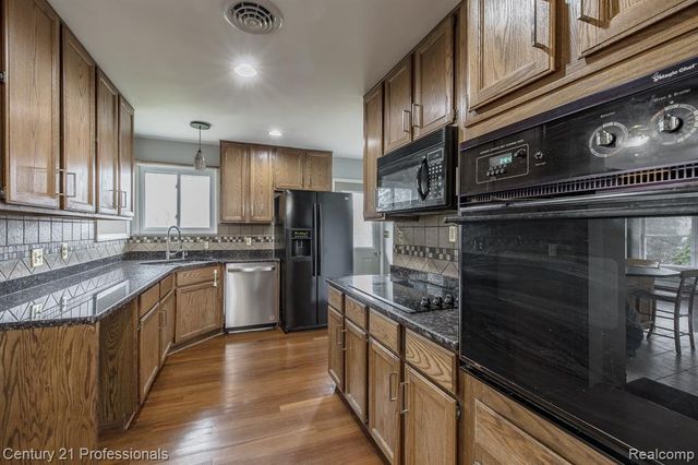 3230 Thomas Road, Oxford, MI 48371