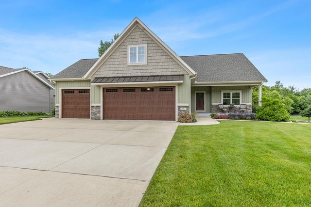 2961 Bristol Avenue NW, Walker, MI 49544