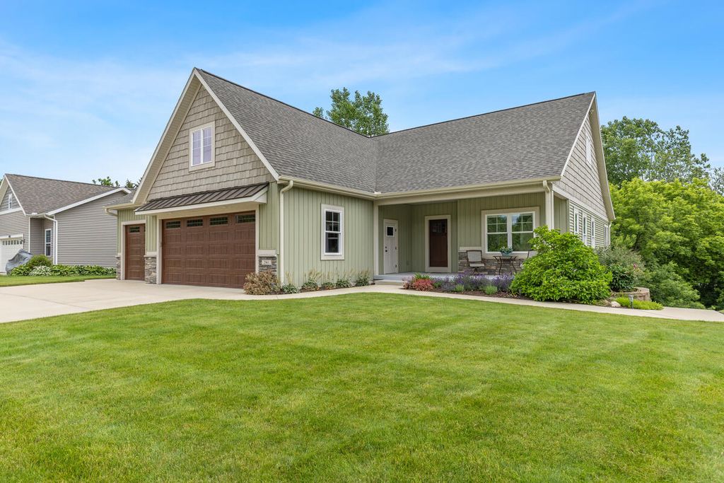 2961 Bristol Avenue NW, Walker, MI 49544