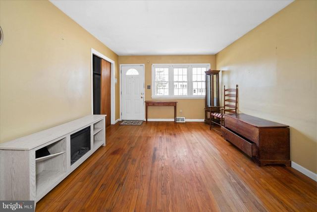 1045 WAGONER DR, Wilmington, DE 19805