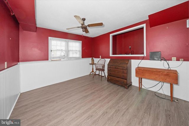 1045 WAGONER DR, Wilmington, DE 19805