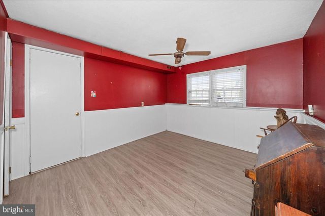 1045 WAGONER DR, Wilmington, DE 19805