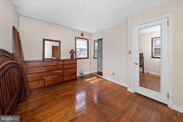 1045 WAGONER DR, Wilmington, DE 19805