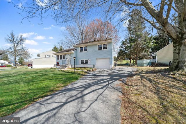 1045 WAGONER DR, Wilmington, DE 19805