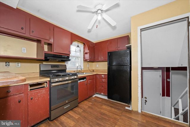 1045 WAGONER DR, Wilmington, DE 19805