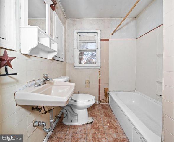 1045 WAGONER DR, Wilmington, DE 19805