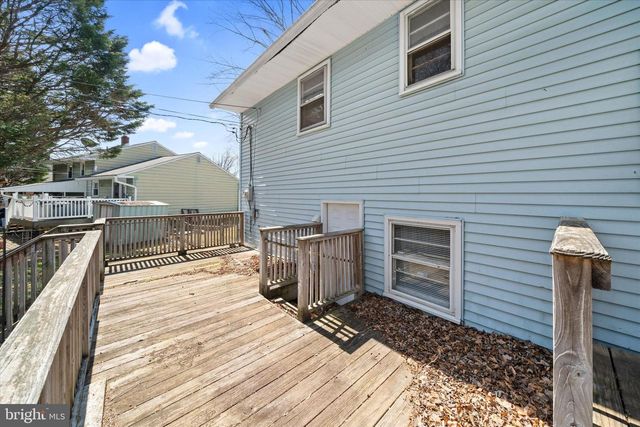 1045 WAGONER DR, Wilmington, DE 19805