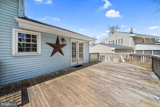 1045 WAGONER DR, Wilmington, DE 19805