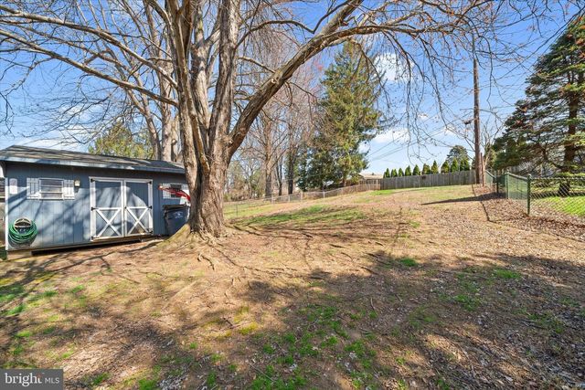 1045 WAGONER DR, Wilmington, DE 19805