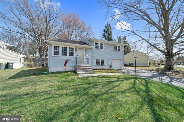 1045 WAGONER DR, Wilmington, DE 19805