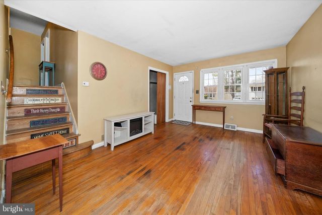 1045 WAGONER DR, Wilmington, DE 19805