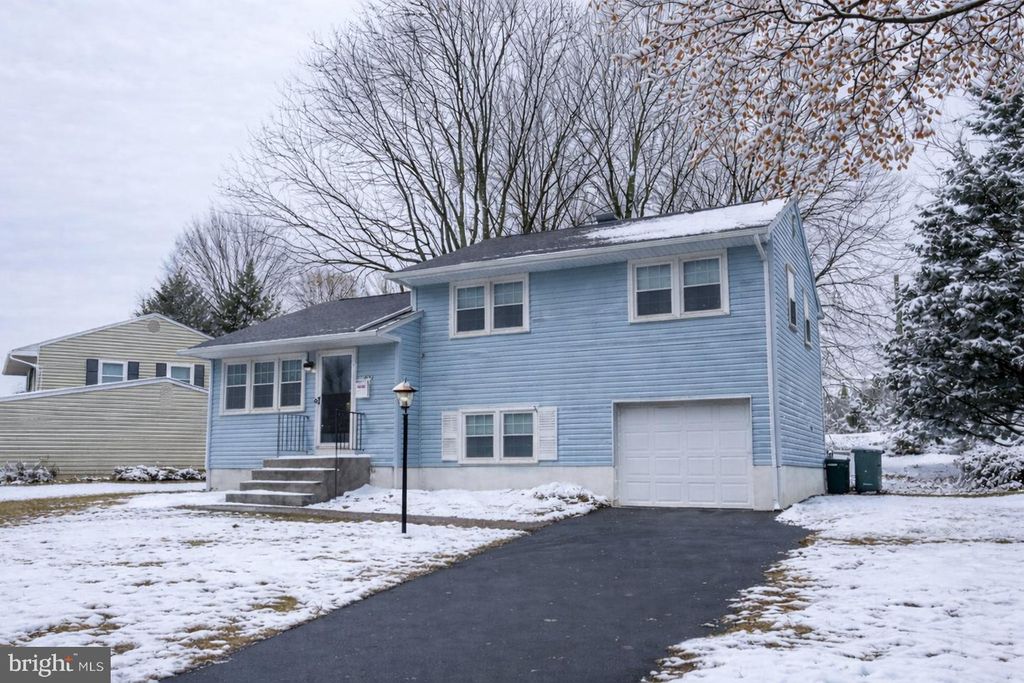 1045 WAGONER DR, Wilmington, DE 19805