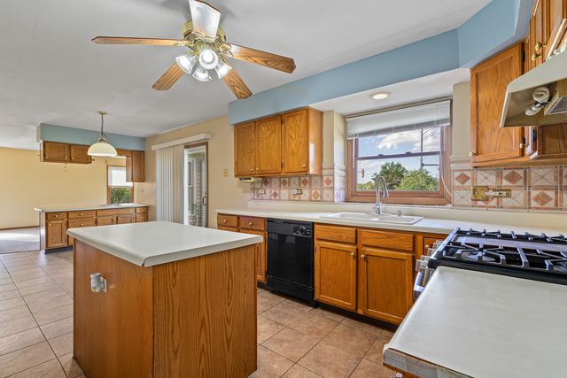 7 Red Bud Court, Bolingbrook, IL 60490