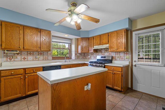 7 Red Bud Court, Bolingbrook, IL 60490