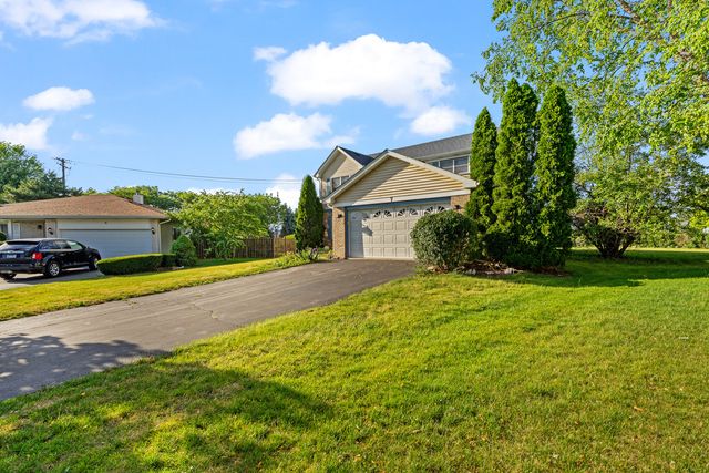 7 Red Bud Court, Bolingbrook, IL 60490